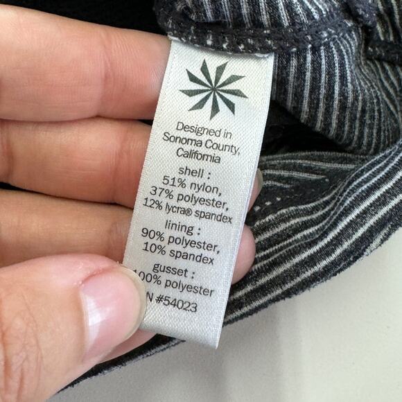 Athleta Skirt Womens Small Grey Striped‎ Modern Metro Tennis Athletic - Picture 7 of 7